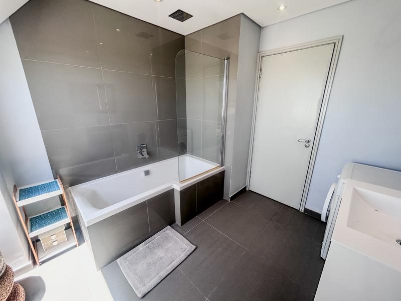 5 Bedroom Property for Sale in Dolphin Beach Western Cape